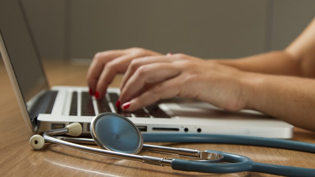 Reforma en Medicare Advantage: los nuevos límites de costos y protecciones hospitalarias que rigen desde 2026