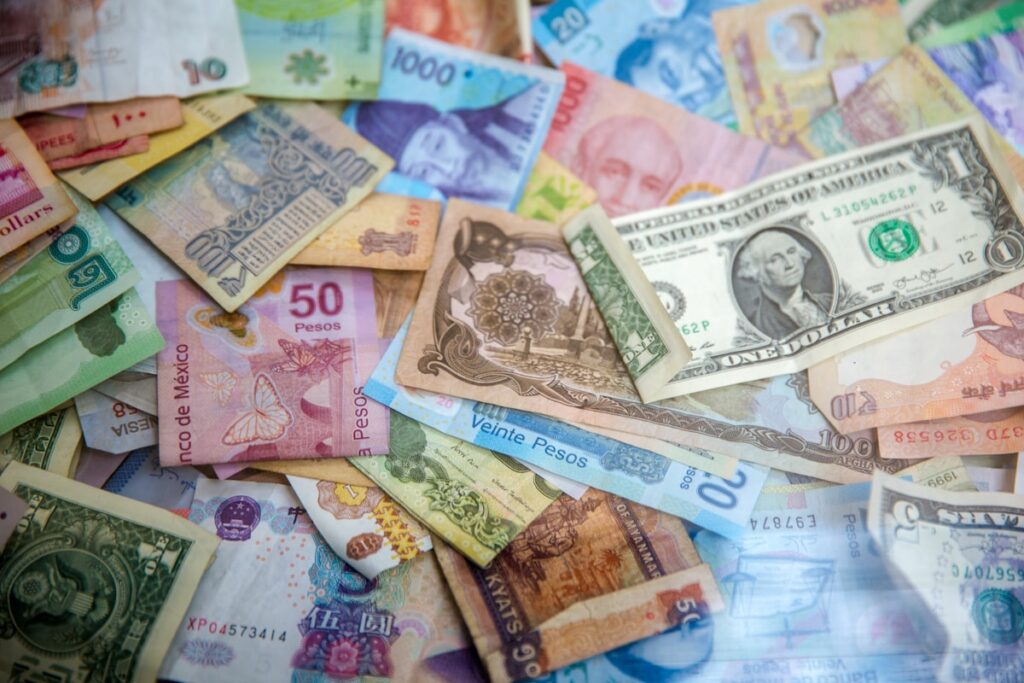 El dólar blue retrocedió $5 y la brecha cambiaria se estabilizó en 1,65%