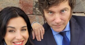 Imagen editorial relacionada con: Milei defendió la compra del Tesla de Quintar y lanzó duras críticas contra Marcela Pagano