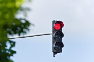 Seguridad vial: la técnica para evitar frenadas bruscas en avenidas