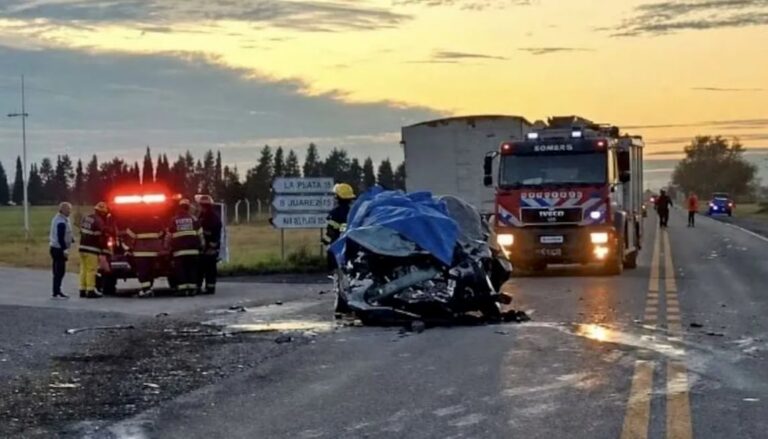 Tres muertos tras un choque entre una camioneta y un camión en Córdoba