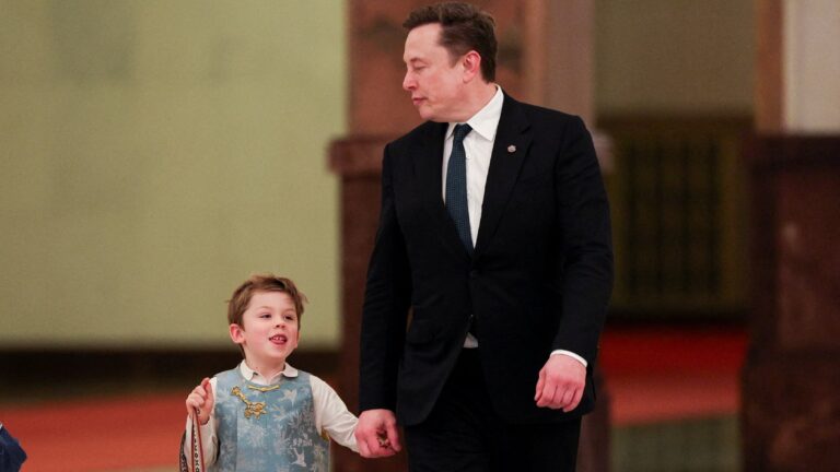 Elon Musk y su hijo X Æ A-12 impulsan el consumo de lujo en China