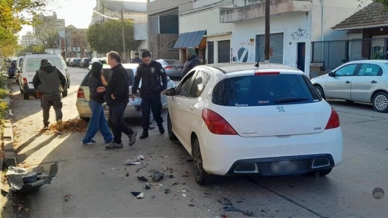 Imagen editorial relacionada con: Un conductor se descompensó y provocó un múltiple choque en una zona comercial de Mar del Plata