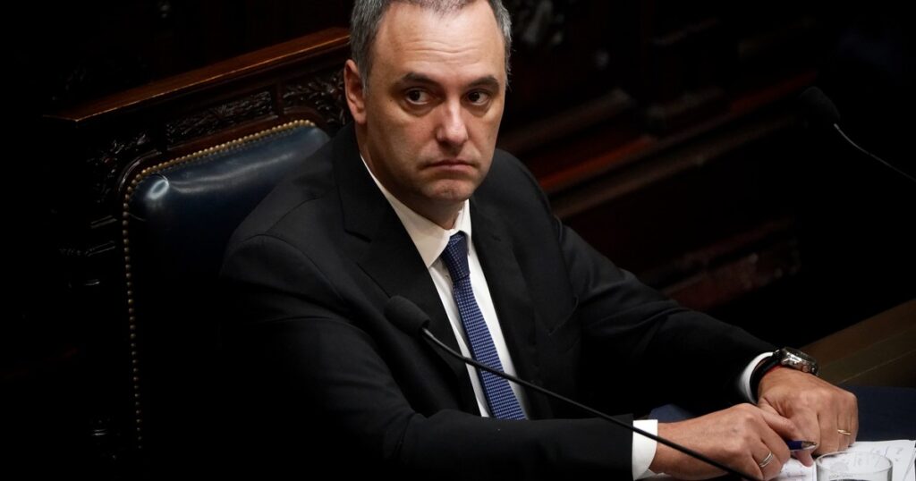 Imagen editorial relacionada con: Diputados: El oficialismo busca bloquear la interpelación a Manuel Adorni con una sesión paralela