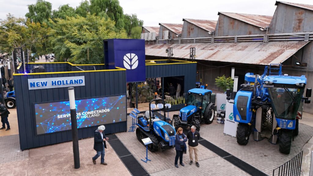 Imagen editorial relacionada con: New Holland presentó la vendimiadora Braud 9070L con telemetría avanzada en la feria Sitevinitech 2026