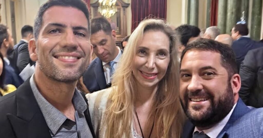 Imagen editorial relacionada con: Manuel Quintar: el diputado libertario que ostenta un Tesla Cybertruck y divide al oficialismo