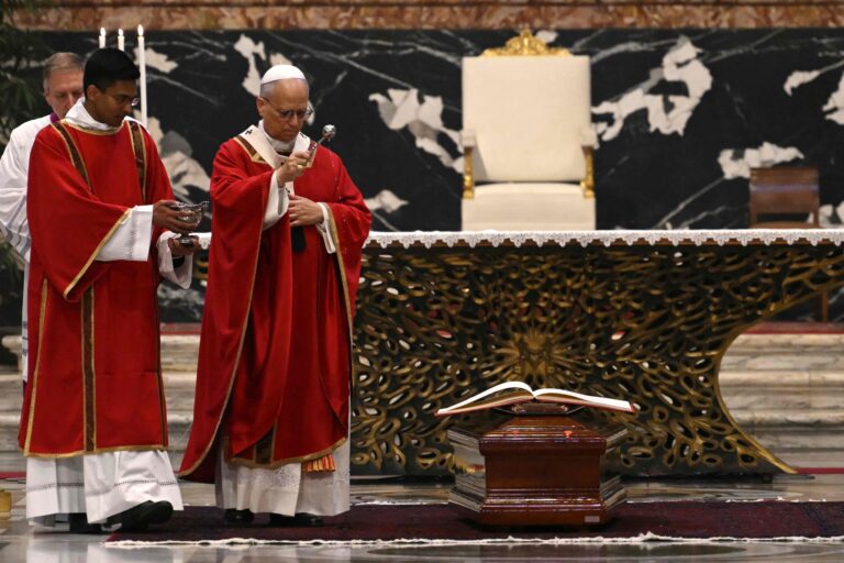 El Vaticano reclama el fin de las sanciones a Cuba en una misa clave