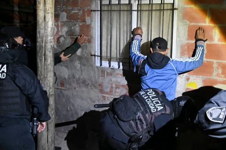Imagen editorial relacionada con: El Gobierno porteño desplegó 1500 policías en un masivo operativo de saturación en 17 barrios