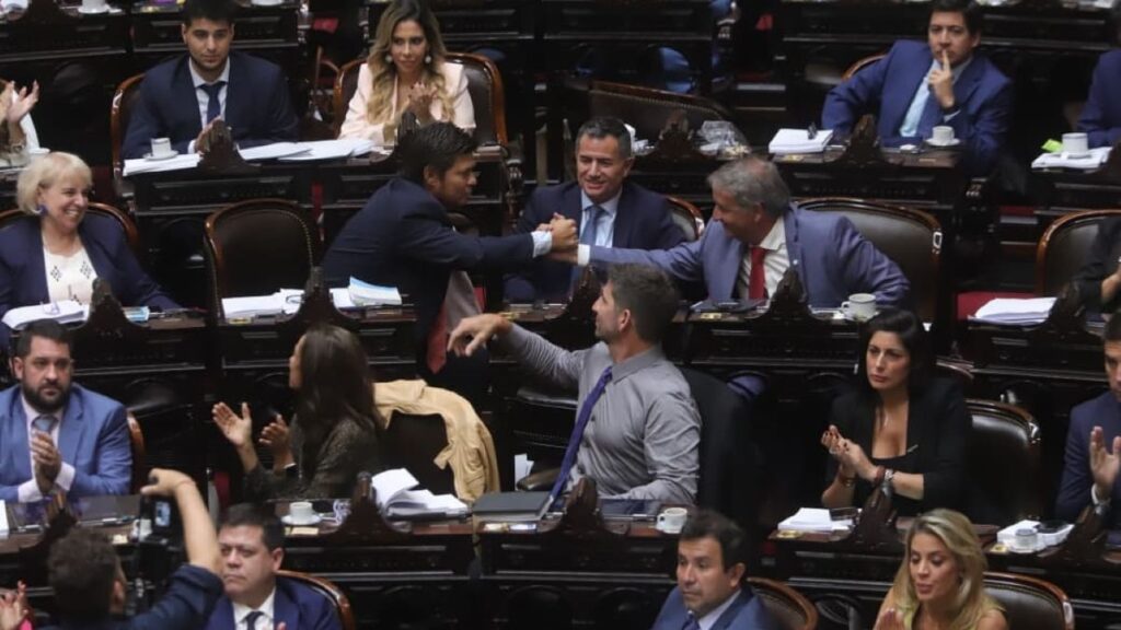 Imagen editorial relacionada con: La Libertad Avanza convoca a sesión especial para bloquear la interpelación a Manuel Adorni