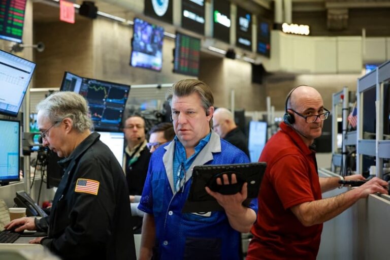 Imagen editorial relacionada con: Las acciones argentinas cayeron hasta 9% en Wall Street y subió el riesgo país