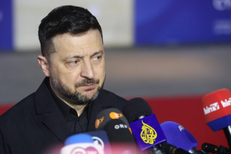Imagen editorial relacionada con: Zelensky condenó el ataque ruso contra un edificio en Kiev que dejó 24 muertos