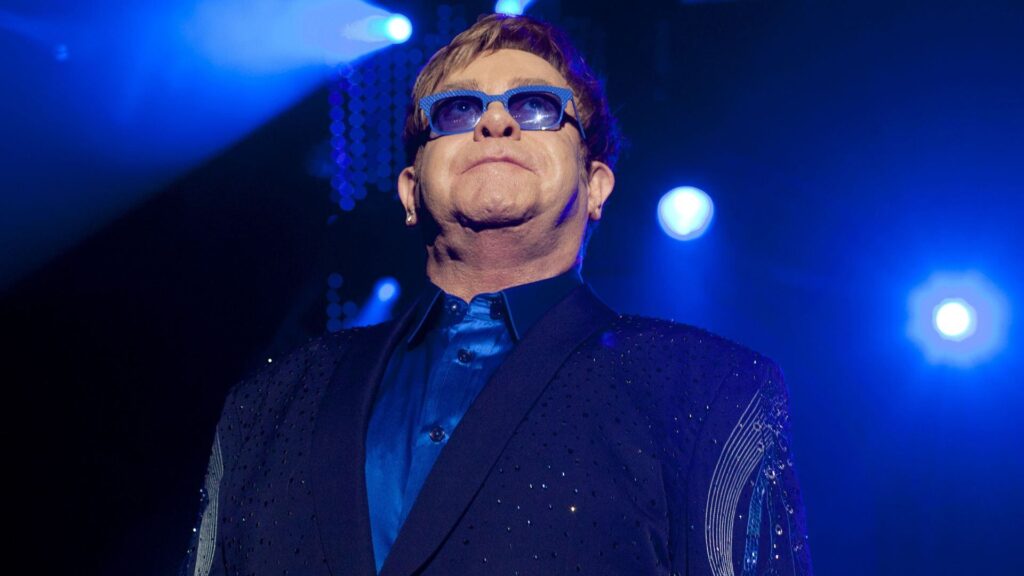 Elton John grabó un nuevo álbum tras perder la visión de un ojo