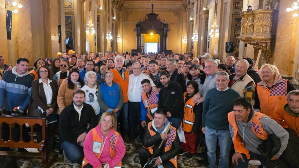 Imagen editorial relacionada con: El arzobispo de Córdoba advirtió que la economía criminal avanza si se excluye a los trabajadores informales