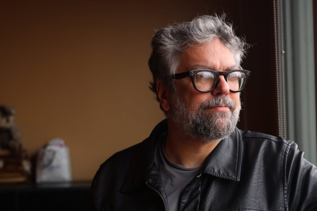 Imagen editorial relacionada con: Liniers presentó su nuevo libro y analizó el impacto de sus proyectos con el Dibu Martínez