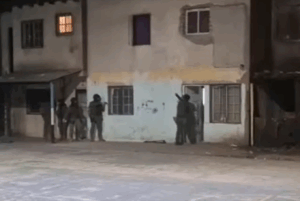 Imagen editorial relacionada con: Operativo masivo en Fuerte Apache: 500 policías buscan desarticular bandas por control territorial