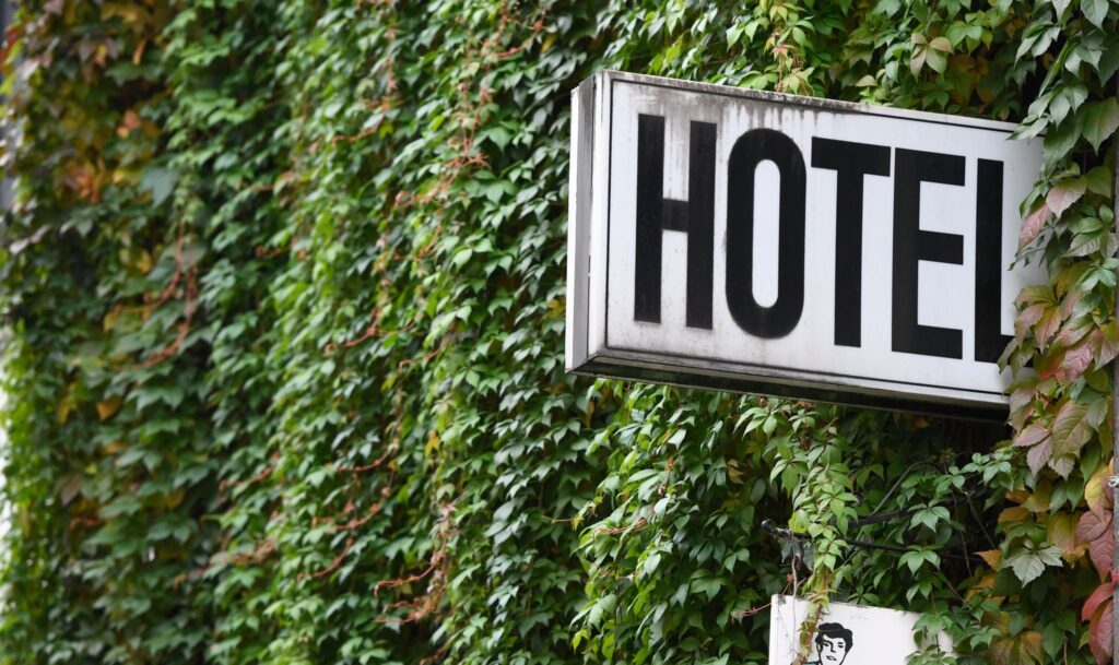 Imagen editorial relacionada con: La Justicia de La Plata rechazó una demanda por el robo de una moto en un hotel alojamiento