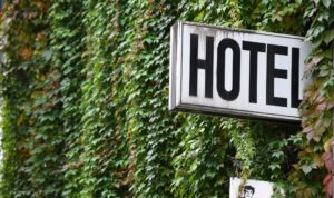 Imagen editorial relacionada con: La Justicia de La Plata rechazó una demanda por el robo de una moto en un hotel alojamiento