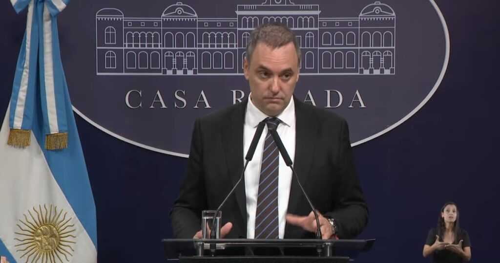 Imagen editorial relacionada con: Adorni y Caputo viajan a Mendoza para inaugurar el primer proyecto RIGI tras denuncias patrimoniales
