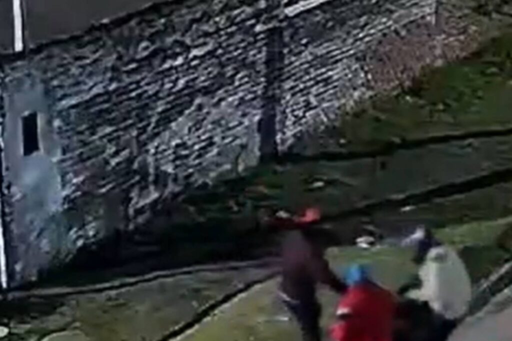 Imagen editorial relacionada con: Un policía de civil abatió a delincuentes que intentaron robarle su moto en San Francisco Solano