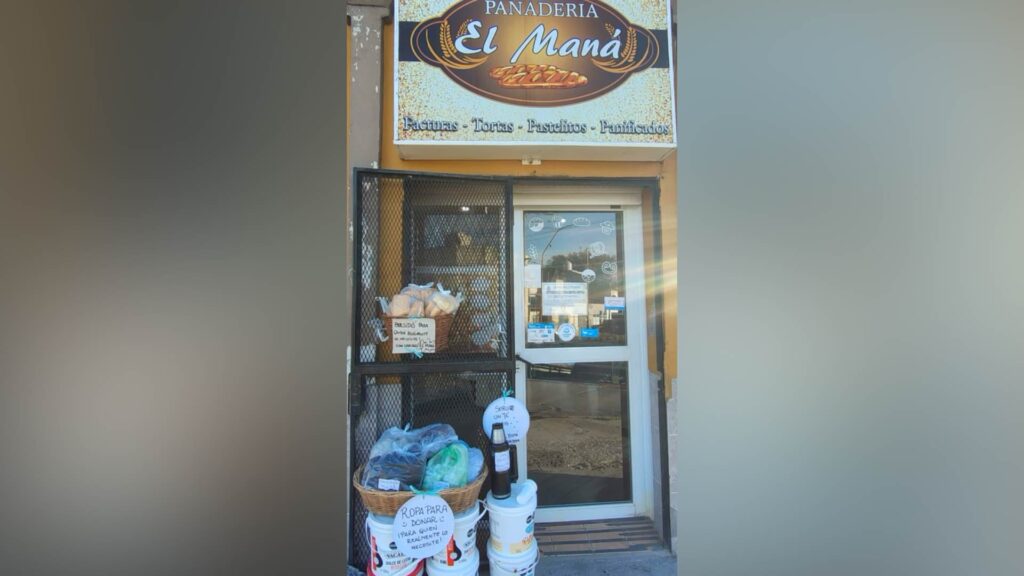 Imagen editorial relacionada con: Una panadería de Carmen de Patagones asiste a personas vulnerables con alimentos y abrigos gratuitos