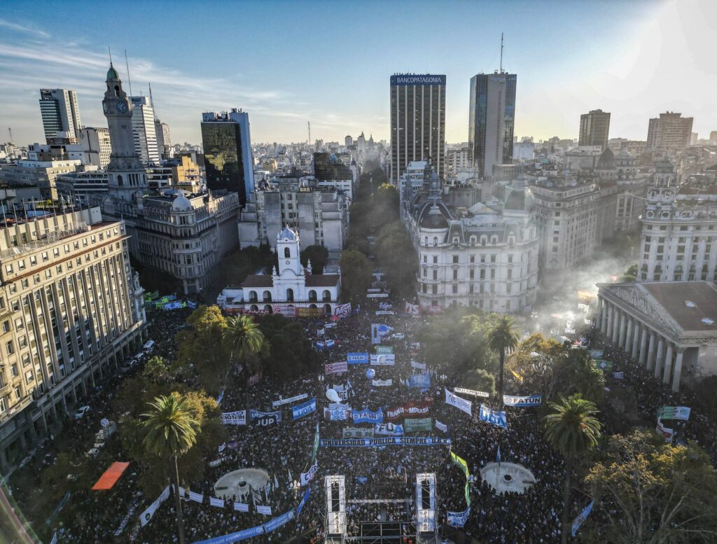 Imagen editorial relacionada con: Creciente tensión entre el Gobierno y las provincias por el financiamiento educativo y productivo