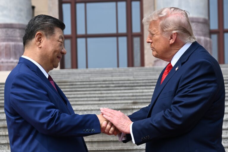 Imagen editorial relacionada con: Trump y Xi Jinping sellan cumbre en Pekín entre elogios personales y advertencias por Taiwán