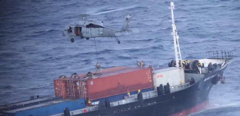 Imagen editorial relacionada con: Estados Unidos desvió 67 buques e inmovilizó cuatro cargueros en el bloqueo naval a Irán