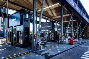 Imagen editorial relacionada con: YPF inauguró en Nordelta su primera estación Black para segmentar el mercado de servicios premium