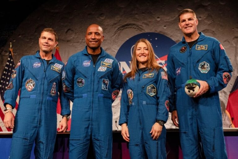 Imagen editorial relacionada con: Victor Glover y la tripulación de Artemis II revelaron los desafíos psicológicos de la misión lunar