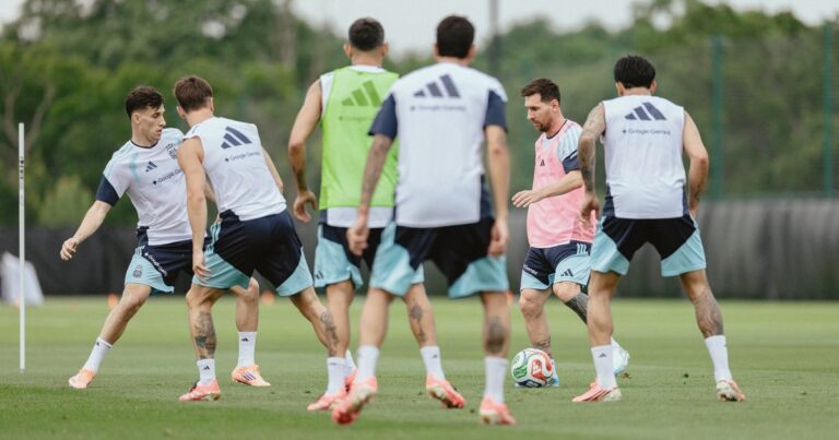 Messi volvió a entrenar a la par del grupo en Kansas City