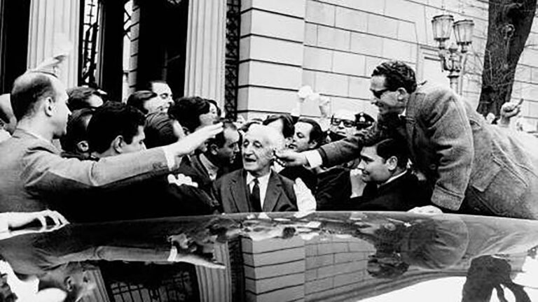 A 58 años del golpe a Illia: los detalles de la caída del gobierno