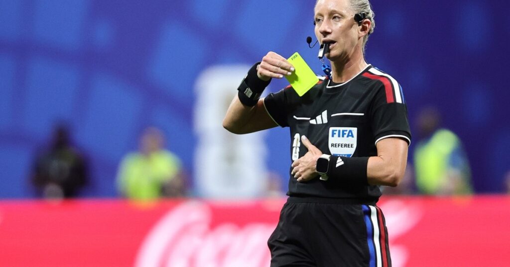 Tori Penso lideró la primera terna arbitral femenina en un Mundial
