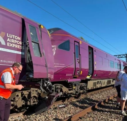 Grave choque de trenes en Bedford deja múltiples heridos graves