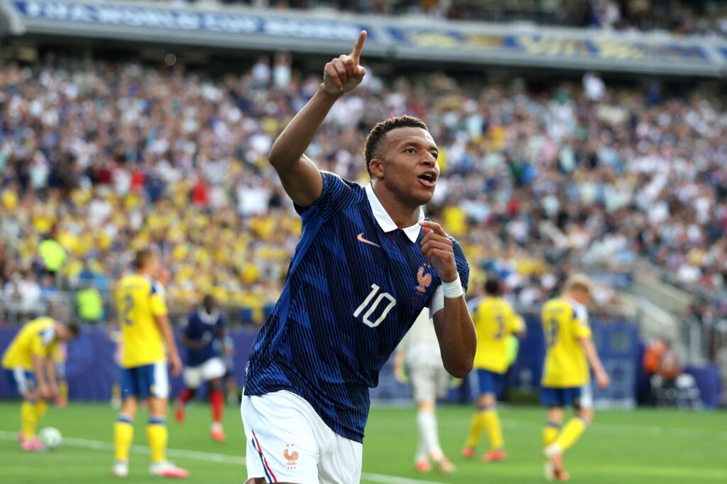Francia goleó 3-0 a Suecia y avanza a octavos con un Mbappé estelar