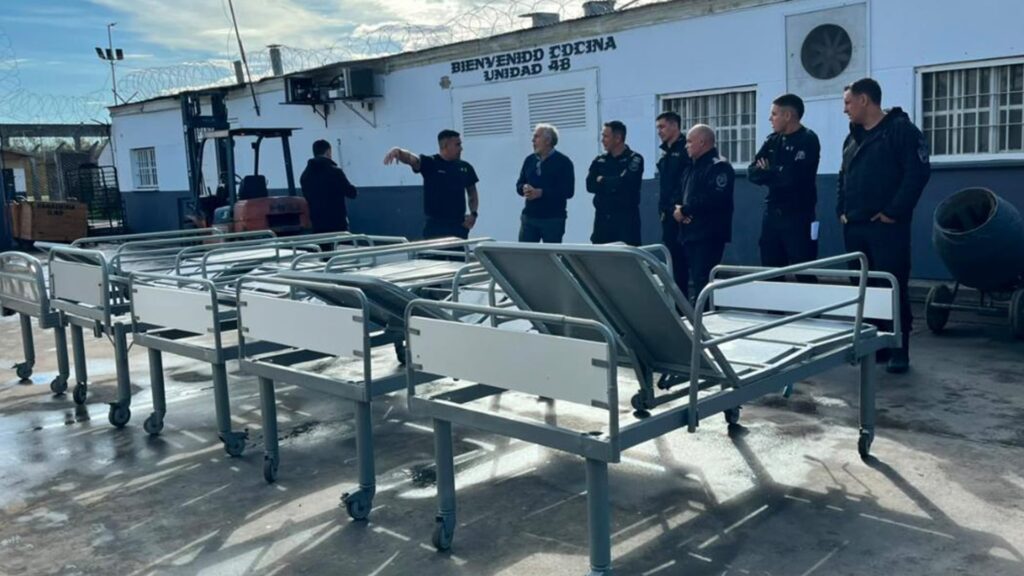 Presos de San Martín fabricaron prótesis y camas para hospital público
