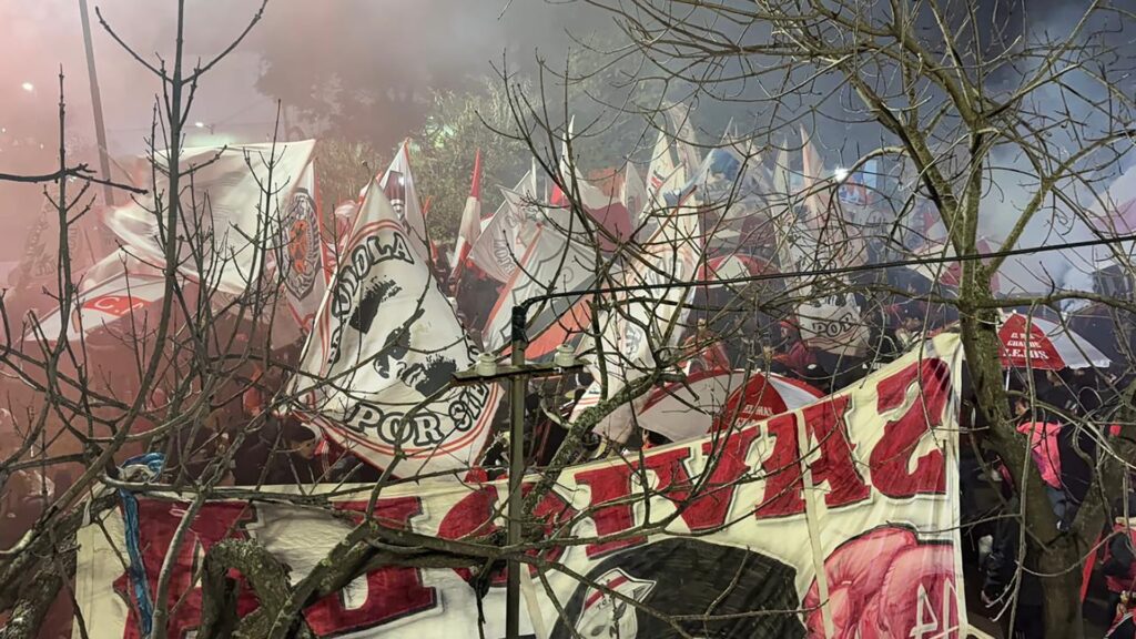 Más de 800 barras de River se movilizaron en el Oeste bonaerense