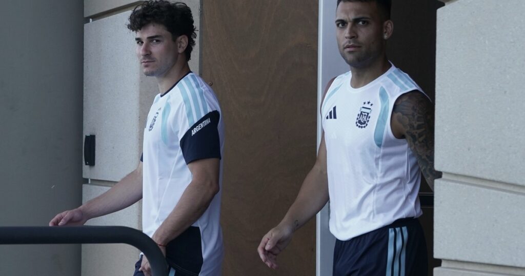 Scaloni confirma el doble nueve ante Jordania con Messi en el banco