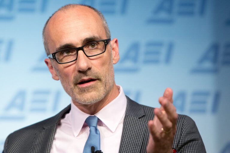 Arthur Brooks vincula el aprendizaje continuo con la felicidad