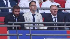 Crisis en Salford City: despiden a Robinson tras la derrota en Wembley