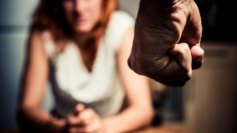 Condenan a cuatro años de prisión a un reincidente por violencia de