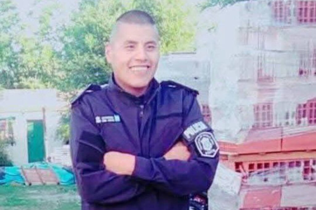 Tiroteo en comisaría de Luján deja un policía y un atacante muertos