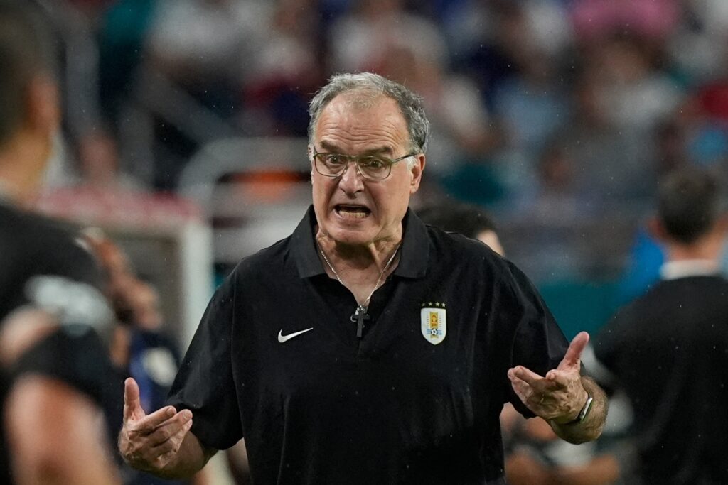 Bielsa analiza el presente de Uruguay antes del cruce con Cabo Verde