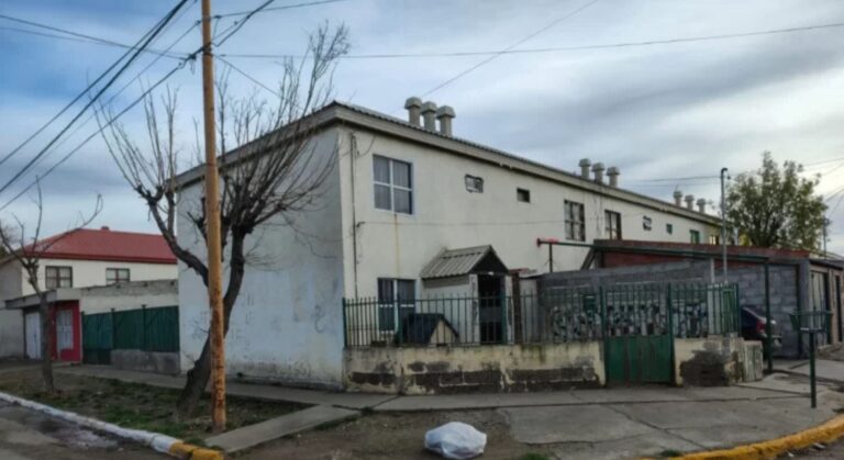 Detuvieron a una pareja por maltrato infantil extremo en Santa Cruz