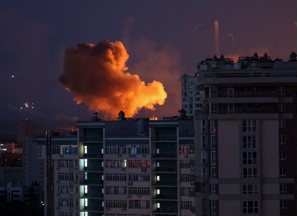 Rusia lanzó un ataque masivo contra Ucrania: hay 9 muertos y 64