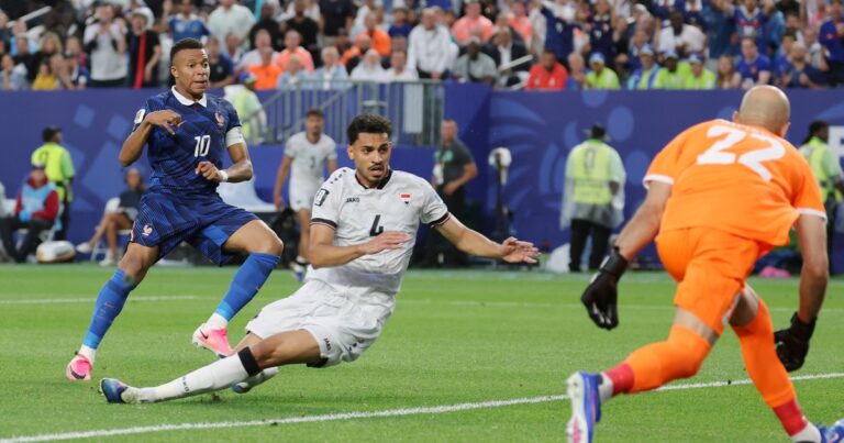 Francia venció 3-0 a Irak con un insólito error defensivo en el