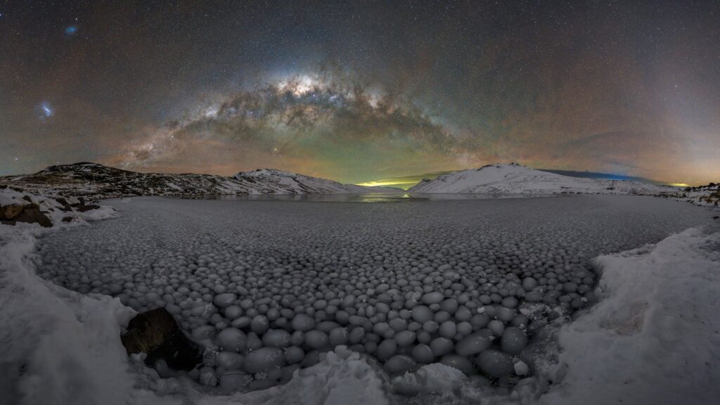 Fenómeno inédito en Neuquén: registran esferas de hielo en Caviahue