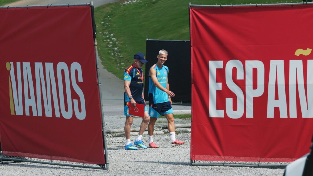 Dani Olmo busca la titularidad frente a Atlanta tras su debut