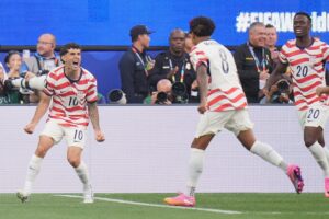 Estados Unidos enfrenta a Australia por el liderazgo del Grupo D