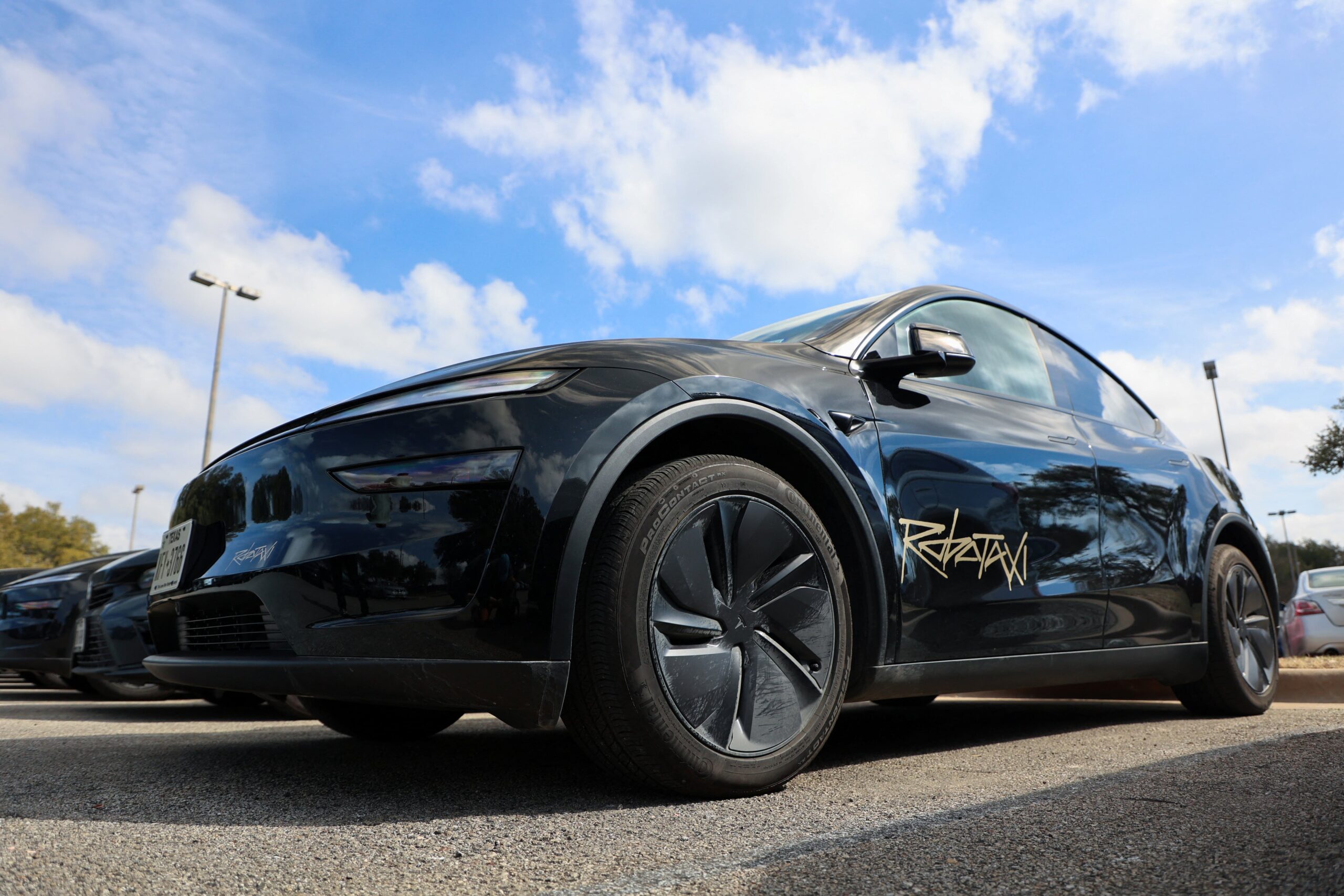 Tesla admite accidentes de sus robotaxis operados por control remoto ...