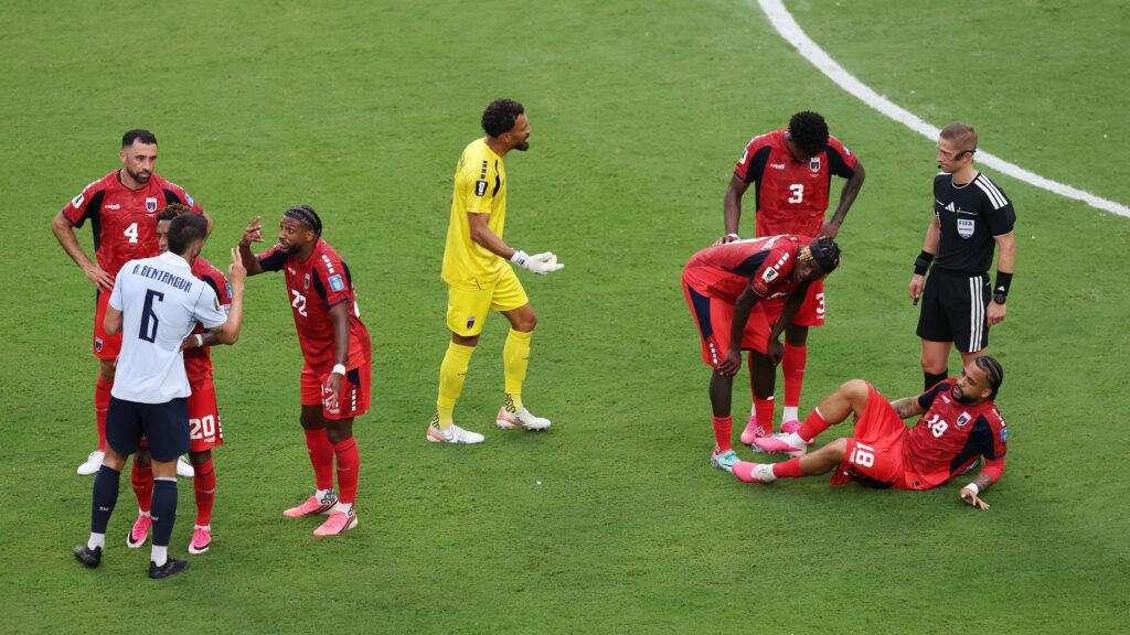 Uruguay empató con Cabo Verde en un duelo marcado por la polémica